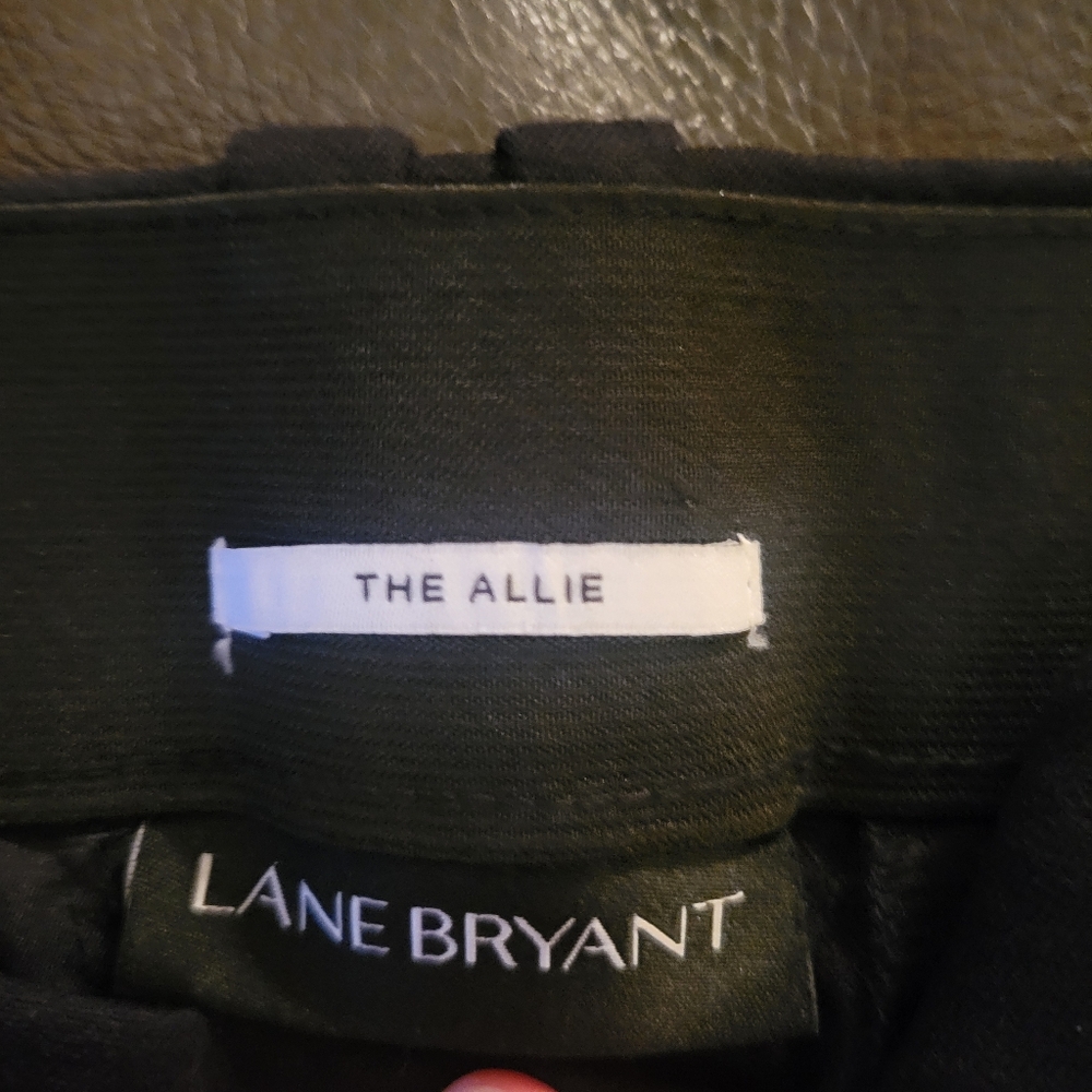 ●●SALE ●● NWOT Lane Bryant "The Allie" Black Capri Pants Sz 18P - Picture 8 of 9
